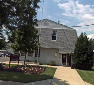 Photograph of front entrance to Stratford Municipal Court.